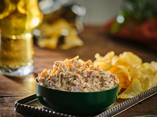 Best Caramelized Onion and Bacon Dip